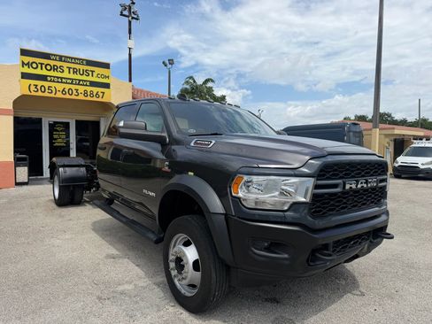 Used 2022 RAM 4500 Tradesman w/ Chrome Appearance Group RWD image 7