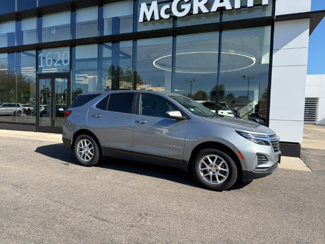Used 2023 Chevrolet Equinox LT w/ Driver Convenience Package AWD/4WD image 2