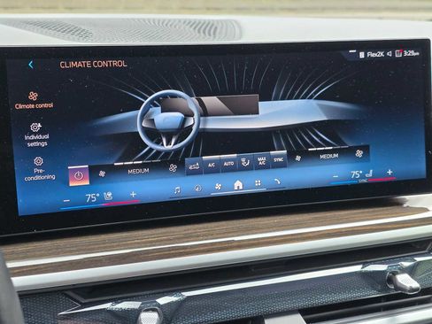 Used 2025 BMW X7 xDrive40i AWD/4WD image 30