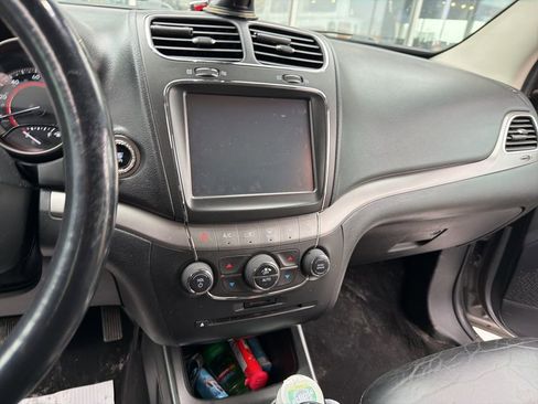 Used 2015 Dodge Journey Crossroad w/ Flexible Seating Group image 13