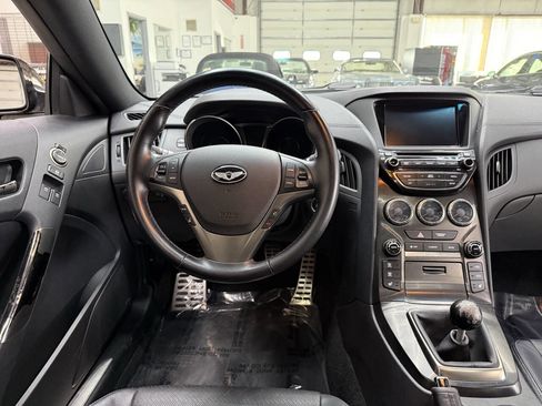 Used 2015 Hyundai Genesis 3.8 image 17