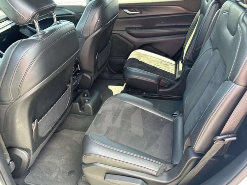 Used 2024 Jeep Grand Cherokee L Altitude AWD/4WD image 12