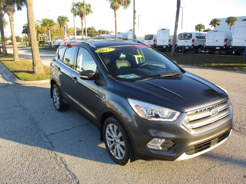 Used 2017 Ford Escape Titanium image 1
