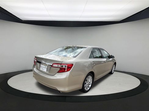 Used 2014 Toyota Camry XLE w/ Leather Package FWD image 5