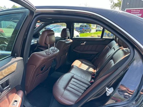 Used 2014 Mercedes-Benz E 550 4MATIC Sedan image 31