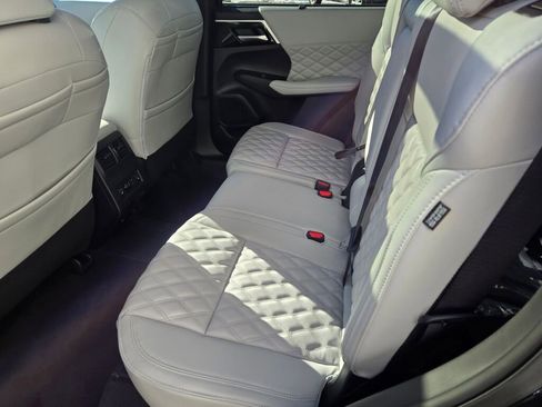 New 2025 Mitsubishi Outlander SEL image 14