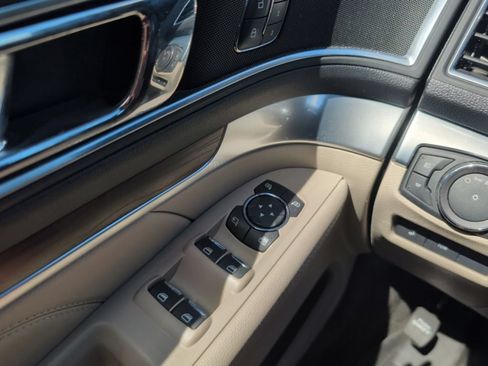 Used 2018 Ford Explorer Limited w/ Equipment Group 301A FWD image 18