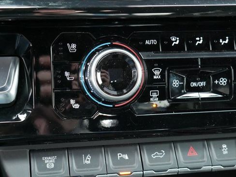 Used 2024 GMC Sierra 2500 AT4X image 5