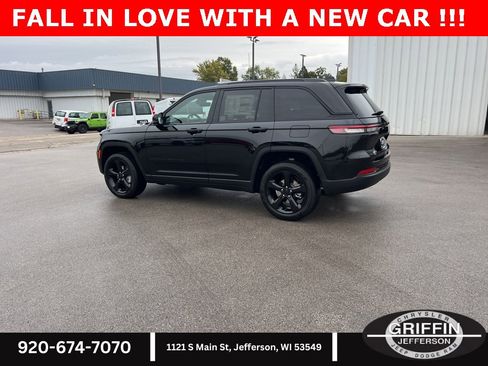 New 2025 Jeep Grand Cherokee Limited w/ Luxury Tech Group II image 17