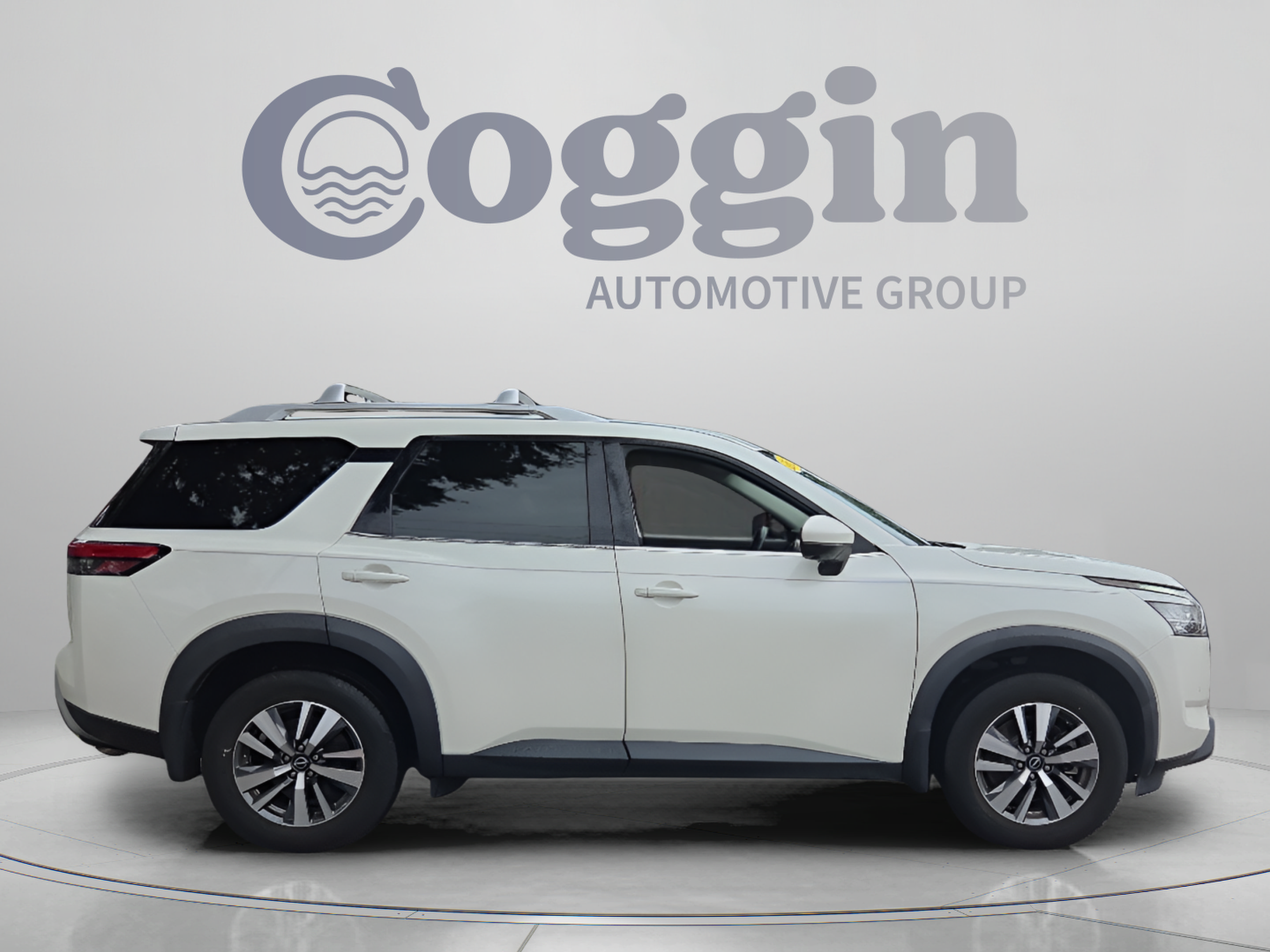 Used 2024 Nissan Pathfinder SL w/ Cargo Package FWD image 6