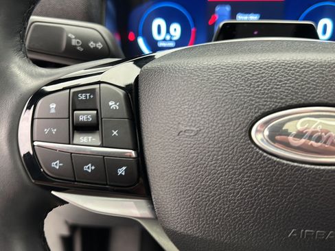 Used 2025 Ford Explorer Platinum w/ LUX Leather Package AWD/4WD image 19