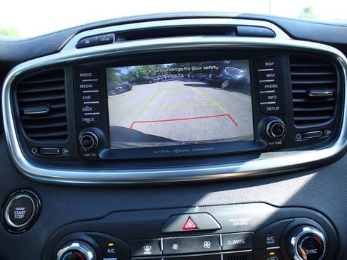 Used 2017 Kia Sorento SX FWD image 18