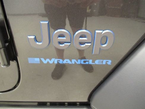 Used 2024 Jeep Wrangler Unlimited AWD/4WD image 12