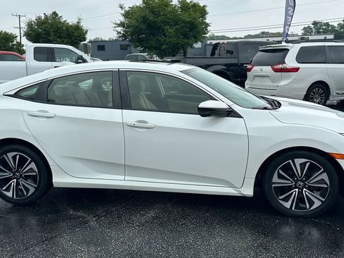 Used 2018 Honda Civic EX-T image 4