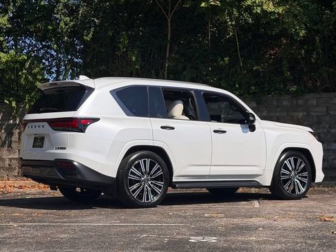 Certified 2025 Lexus LX 600 4WD w/ Appearance Package image 4