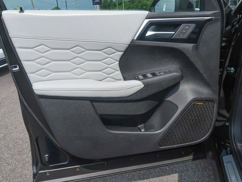 New 2025 Mitsubishi Outlander AWD image 26