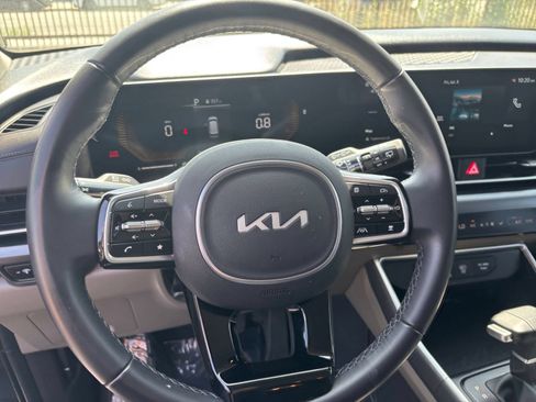 Used 2026 Kia Carnival FWD image 29