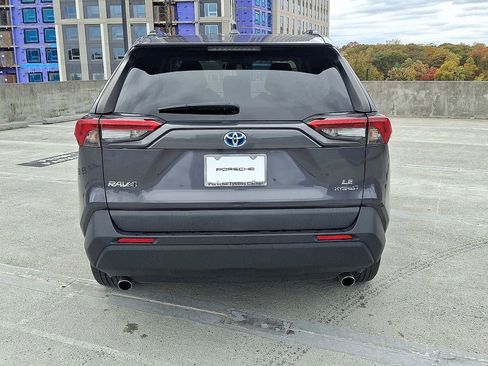 Used 2020 Toyota RAV4 LE image 9