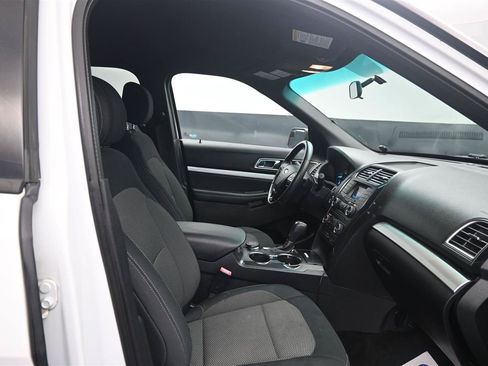 Used 2016 Ford Explorer XLT AWD/4WD image 9