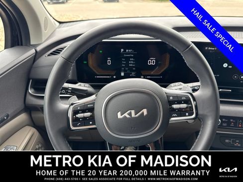 Used 2026 Kia Carnival EX FWD image 19
