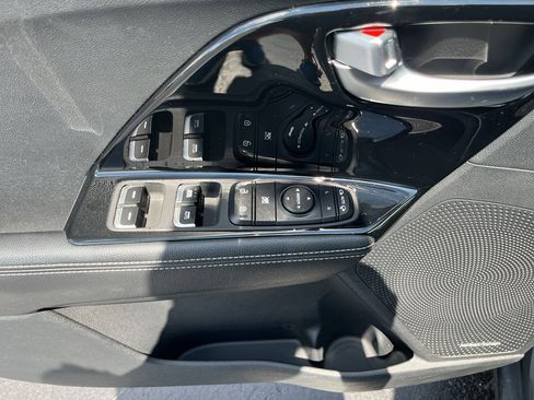 Used 2022 Kia Niro EX Premium FWD image 14