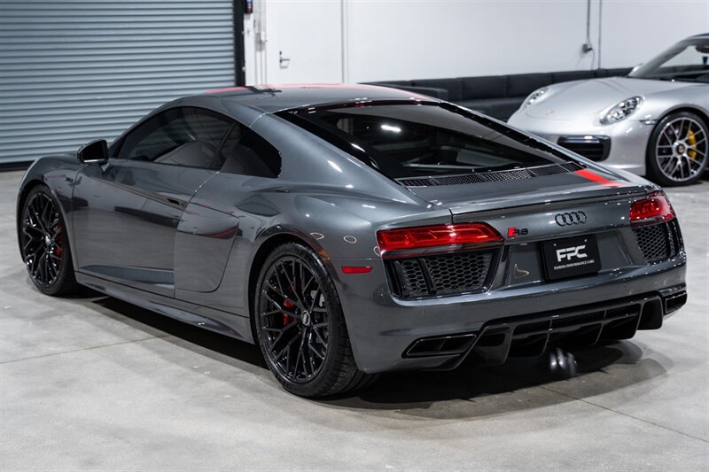 Used 2018 Audi R8 V10 RWD image 4
