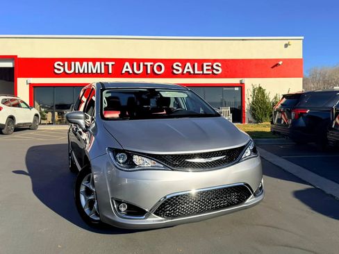 Used 2019 Chrysler Pacifica Touring Plus w/ Tire & Wheel Group image 2