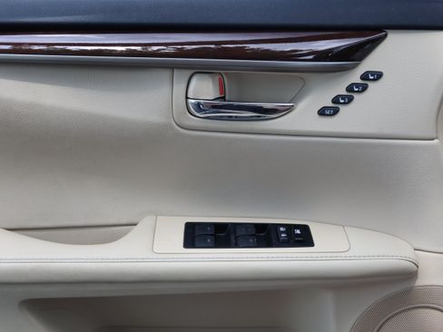Used 2013 Lexus ES 350 w/ Luxury Pkg FWD image 12