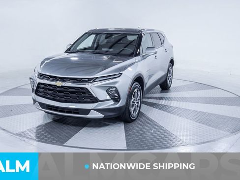 Used 2025 Chevrolet Blazer LT FWD image 2