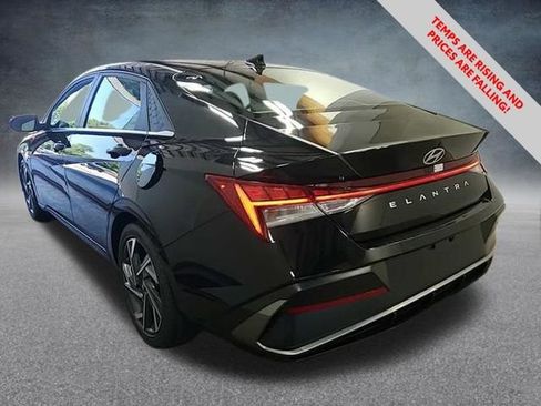 Used 2025 Hyundai Elantra SEL image 16