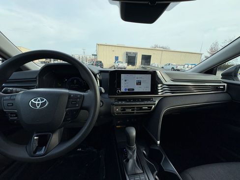Used 2025 Toyota Camry LE image 32