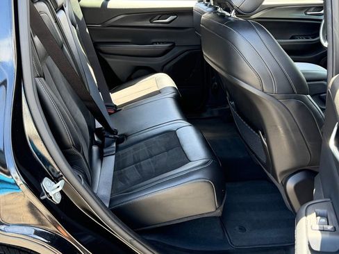 Certified 2023 Jeep Grand Cherokee Altitude AWD/4WD image 21