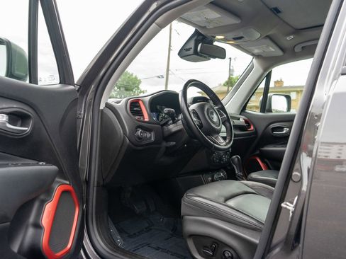 Used 2019 Jeep Renegade Trailhawk AWD/4WD image 13