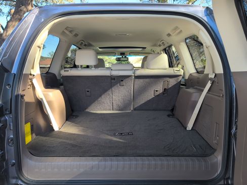 Used 2015 Lexus GX 460 image 9