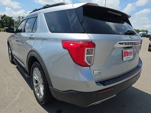 Used 2021 Ford Explorer XLT w/ Equipment Group 202A AWD/4WD image 7