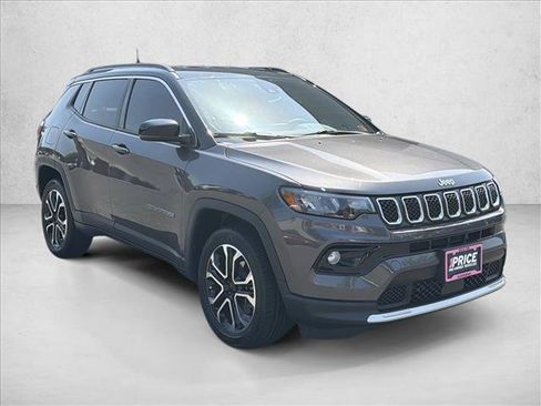 Used 2023 Jeep Compass Limited AWD/4WD image 3