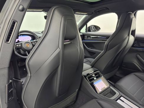 Used 2025 Porsche Panamera 4S w/ Premium Package image 42