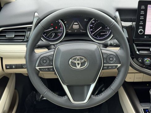 Used 2022 Toyota Camry XLE image 19