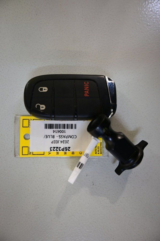 Used 2024 Jeep Compass Latitude AWD/4WD image 9