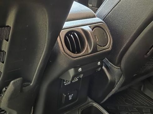 Used 2023 Jeep Gladiator Rubicon w/ Cold Weather Group AWD/4WD image 5