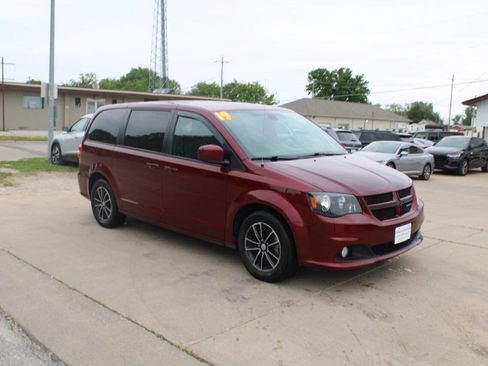 Used 2019 Dodge Grand Caravan GT FWD image 3