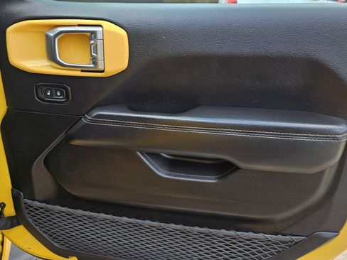 Used 2021 Jeep Wrangler Unlimited Sahara image 32