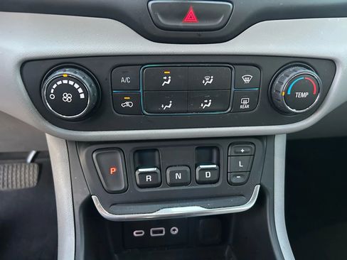 Used 2018 GMC Terrain SLE image 19