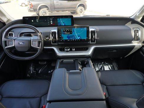 Used 2025 Ford Expedition Platinum AWD/4WD image 26