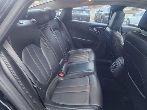 Used 2017 Chrysler 200 Limited Platinum w/ Comfort & Convenience Group image 8