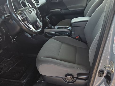 Used 2019 Toyota Tacoma SR5 RWD image 8