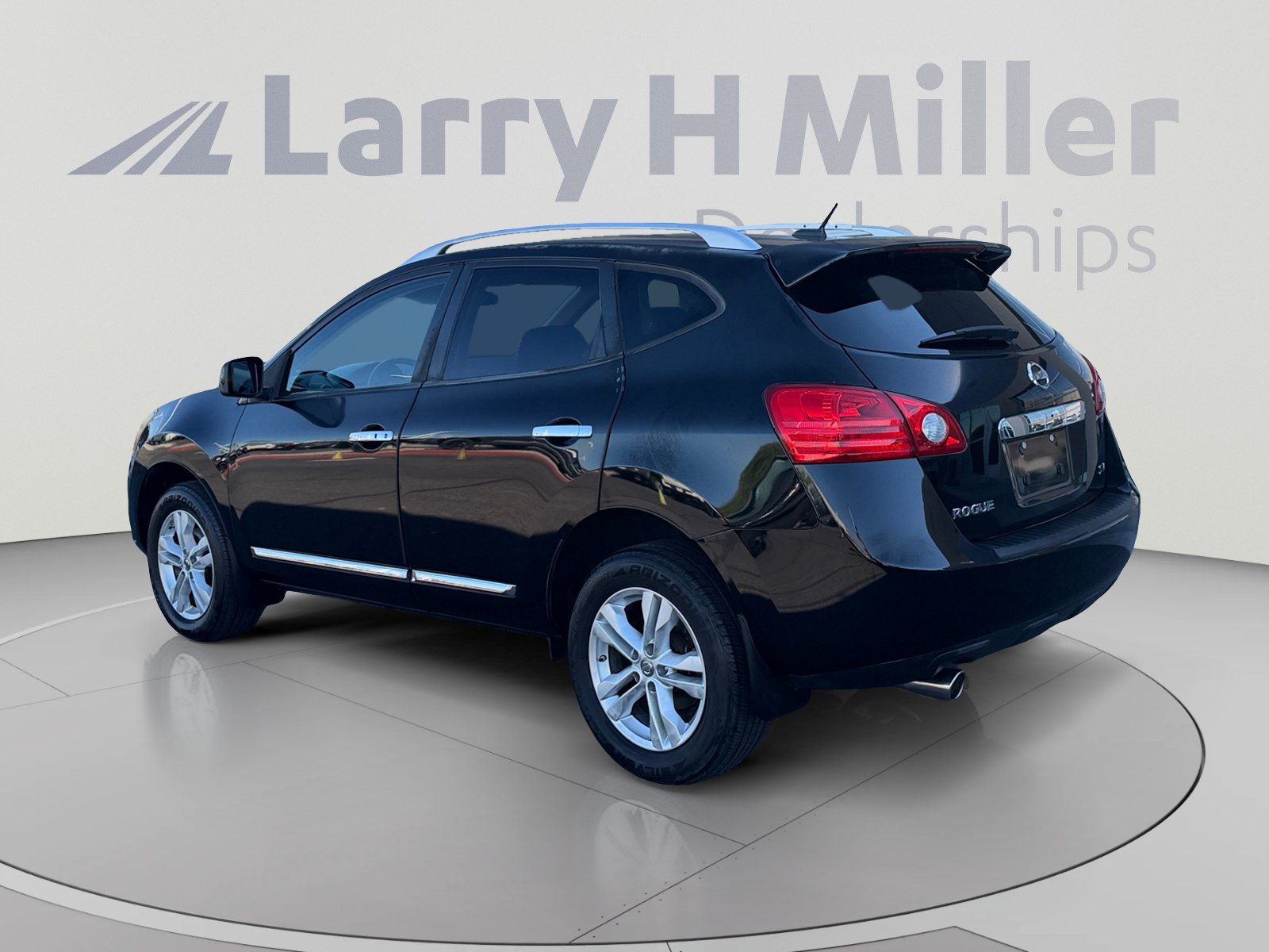 Used 2013 Nissan Rogue SV FWD image 3