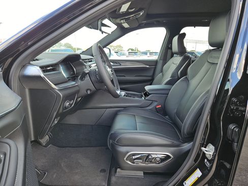 New 2025 Jeep Grand Cherokee Overland w/ Luxury Tech Group IV image 9