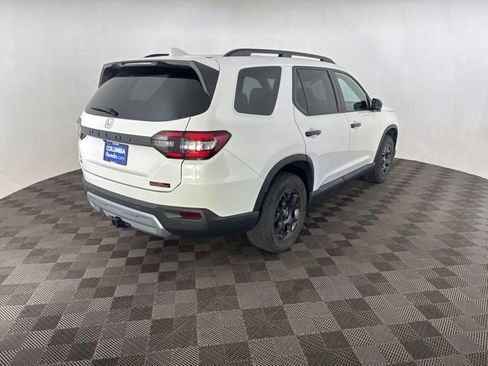 Used 2024 Honda Pilot TrailSport image 5