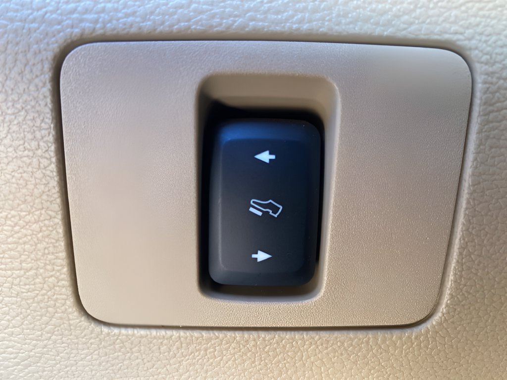 Used 2021 Ford F250 Lariat w/ Lariat Value Package AWD/4WD image 16